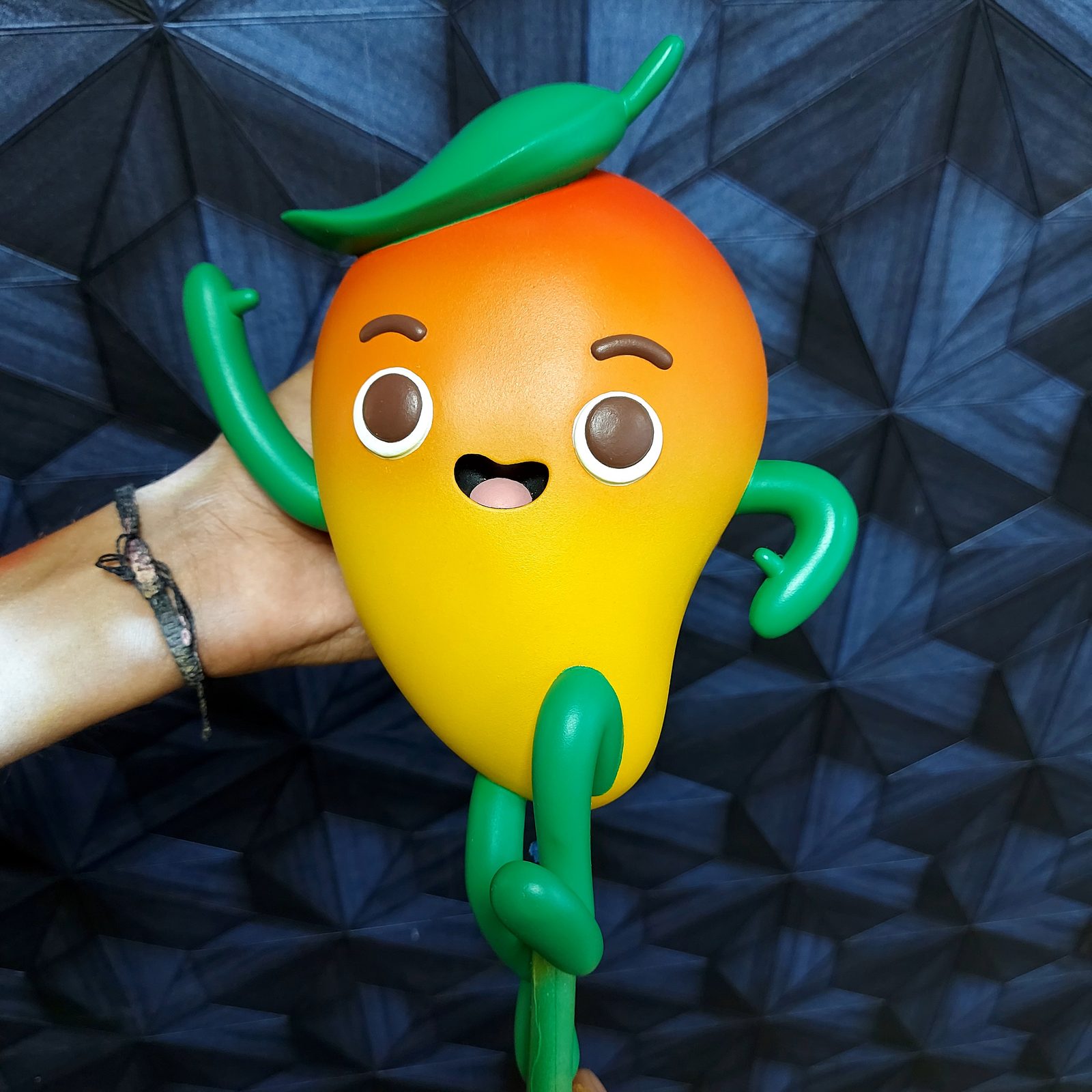 Mascota corporativa de mango hecha art toy 3D