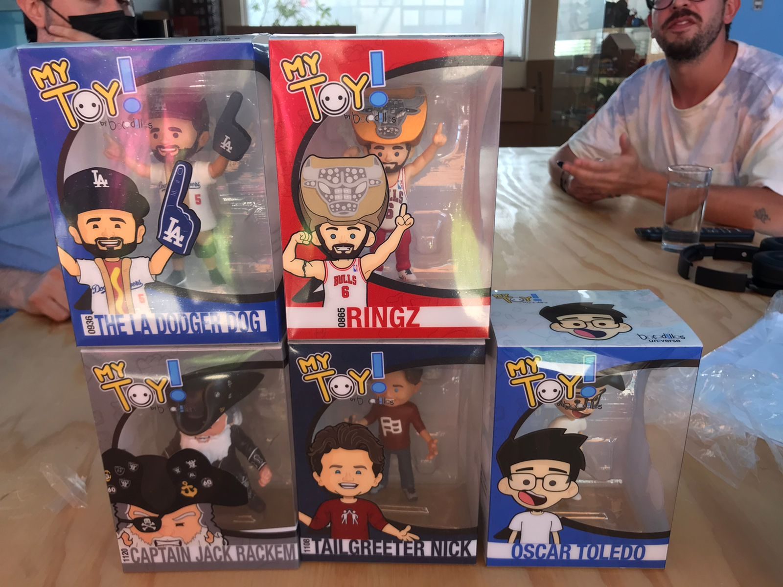 Colección de bobbleheads personalizados con empaque