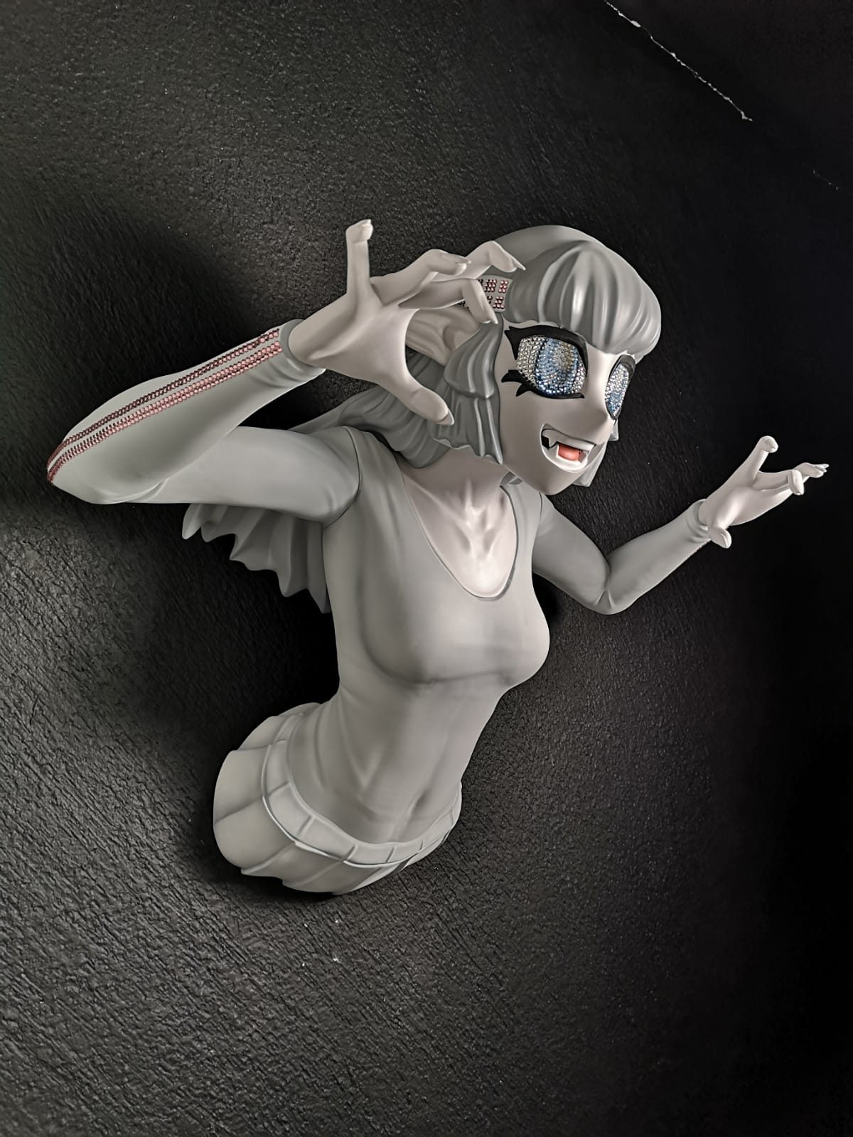 Busto anime de pared con efecto manga